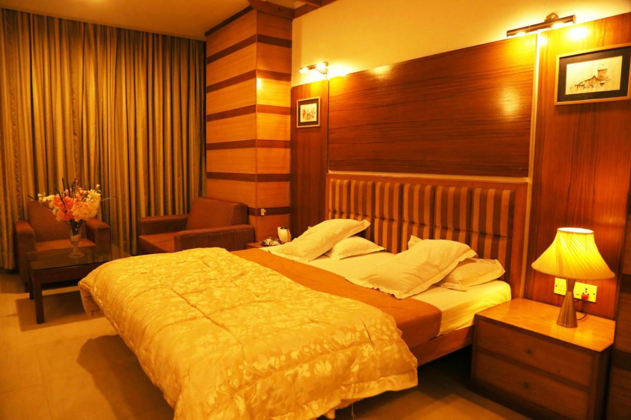 Hotel H26 Chandīgarh エクステリア 写真