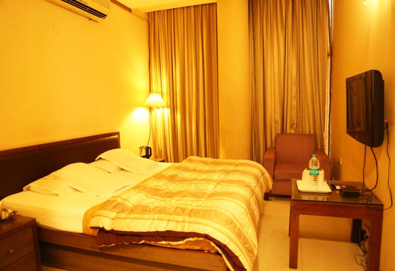 Hotel H26 Chandīgarh エクステリア 写真